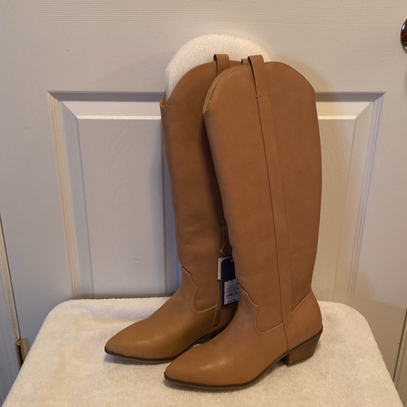 Universal Thread Light Brown Women’s Boots…size 8 - Picture 3 of 7